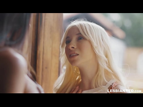 ❤️ Dievča príde domov o niekoľko mesiacov neskôr a skončí pri jedení kundičky svojej nevlastnej mamy ❌ Porno video na nás